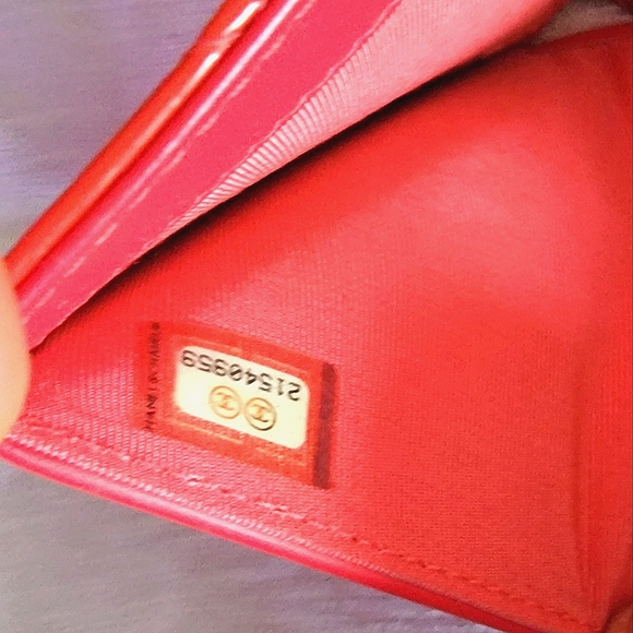 COA CHANEL Pink Quilted Patent Leather Classic Wallet - Picture 8 of 16